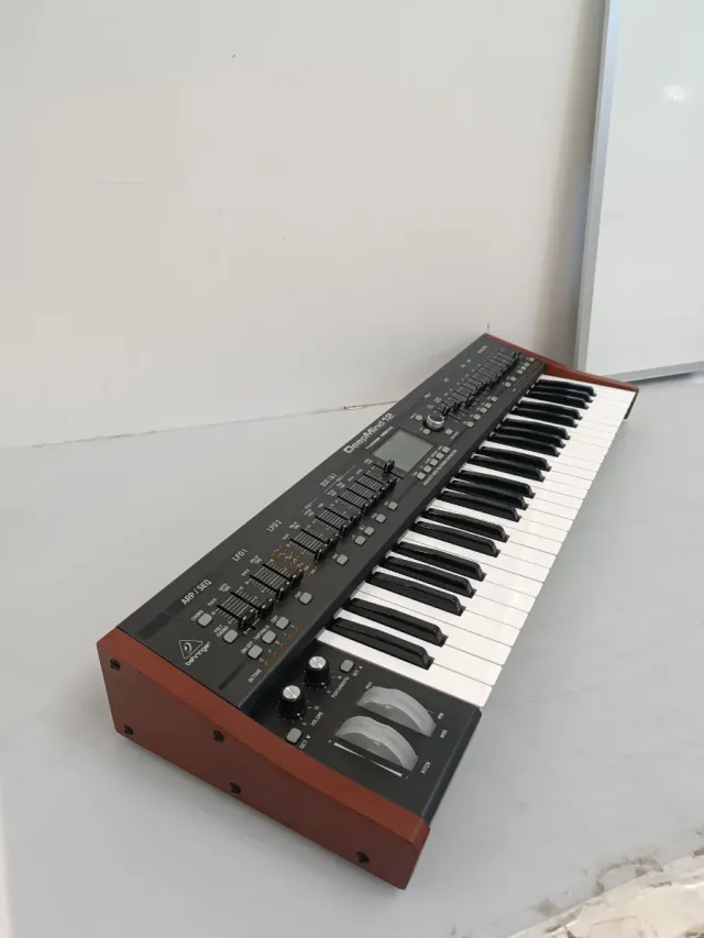 ////Behringer DeepMind 12 ////P10Y4927