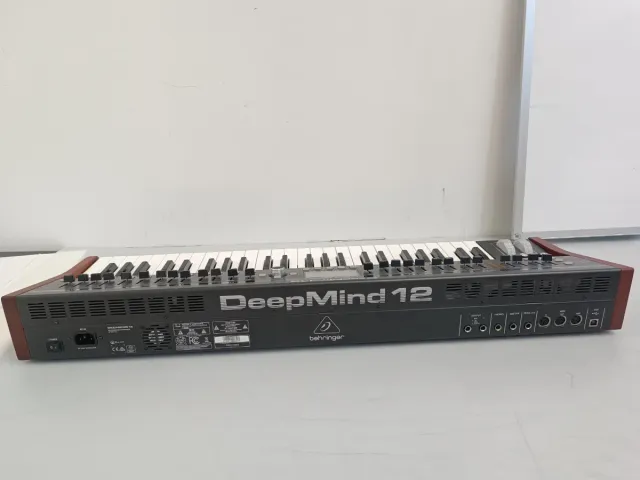 ////Behringer DeepMind 12 ////P10Y4927