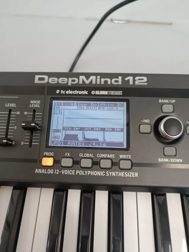 ////Behringer DeepMind 12 ////P10Y4927