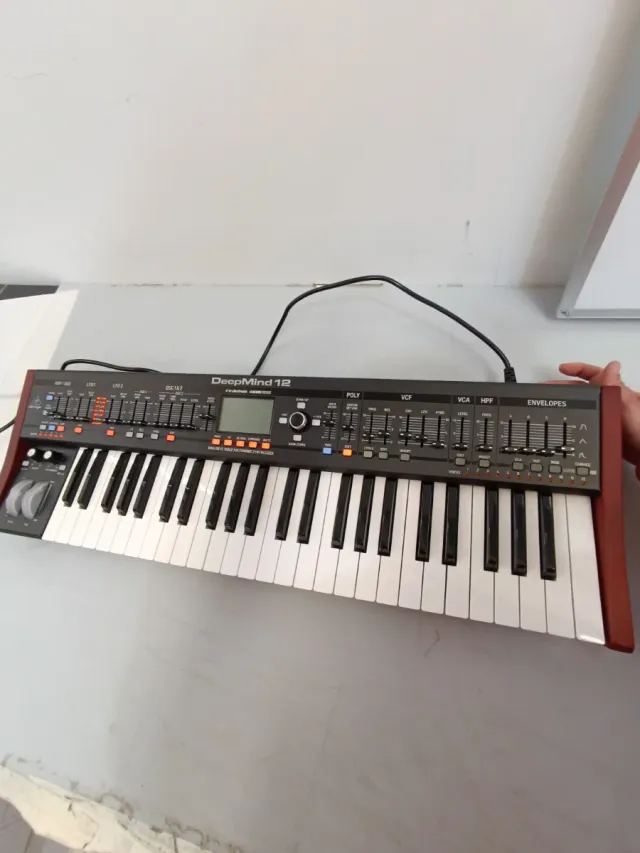 ////Behringer DeepMind 12 ////P10Y4927