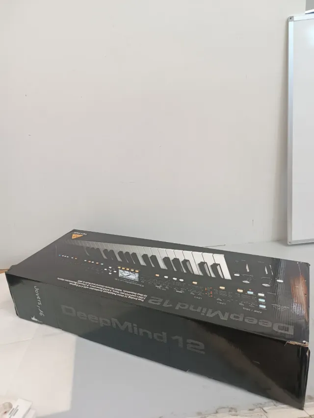 ////Behringer DeepMind 12 ////P10Y4927