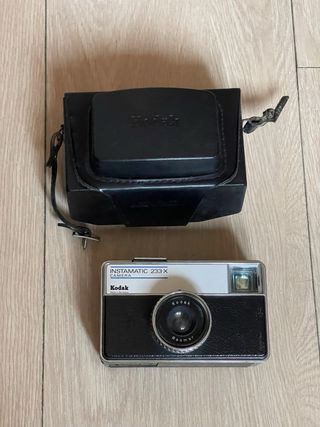 Cámara analógica Kodak Instamatic 233-X