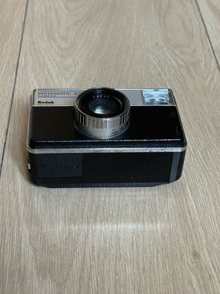 Cámara analógica Kodak Instamatic 233-X