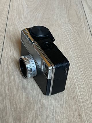 Cámara analógica Kodak Instamatic 233-X