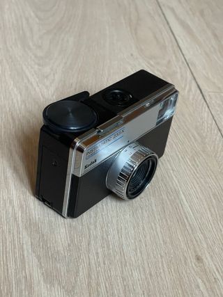 Cámara analógica Kodak Instamatic 233-X