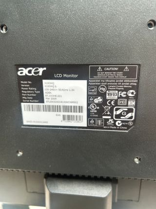 Torre PC Acer, Monitor y Teclado