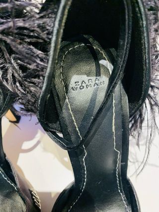 Zapatos Zara tacón plumas y pedrería