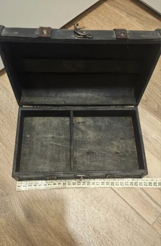 Scatola in legno con finiture in pelle