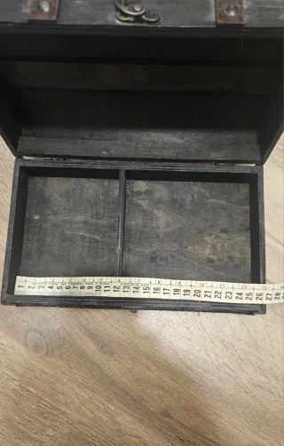 Scatola in legno con finiture in pelle