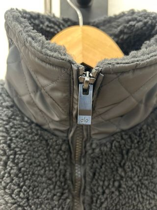 Alo Yoga Abrigo Negro Borreguito