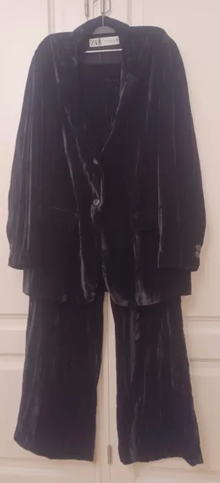 Traje de terciopelo Zara negro