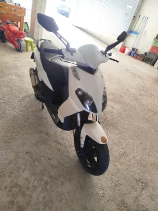 Aprilia 125 Blanca