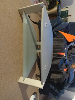 Mesita de TV gratis para recoger