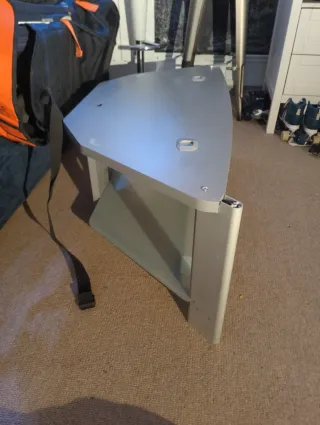 Mesita de TV gratis para recoger