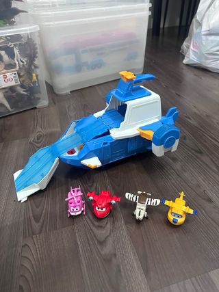 Avión Super Wings con Figuras