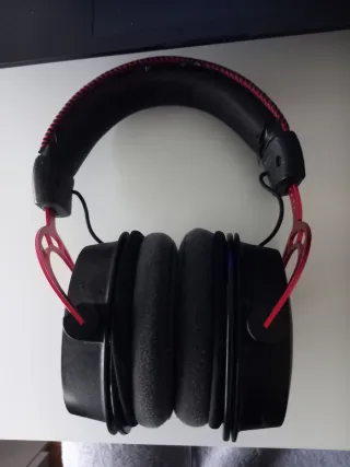 Cascos HyperX negros y rojos