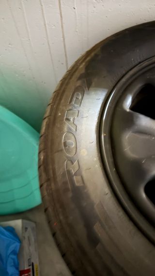 4 Llantas Dacia Duster pintadas negro y neumáticos