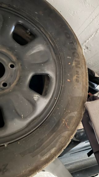 4 Llantas Dacia Duster pintadas negro y neumáticos