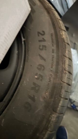 4 Llantas Dacia Duster pintadas negro y neumáticos