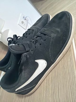 Zapatillas Nike Negras y Blancas