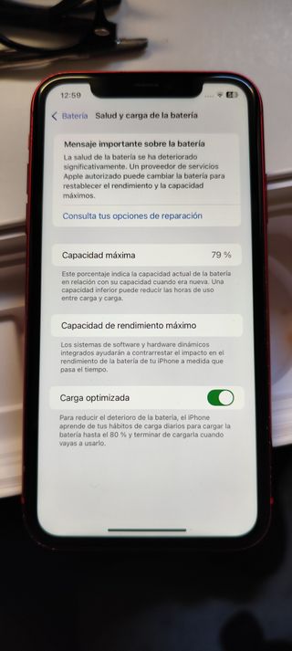 iPhone 11 Rojo - Pantalla Impecable