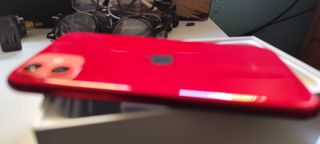 iPhone 11 Rojo - Pantalla Impecable