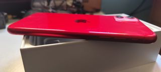 iPhone 11 Rojo - Pantalla Impecable