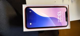 iPhone 11 Rojo - Pantalla Impecable