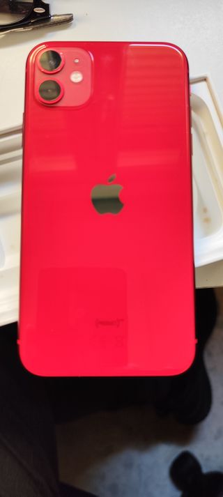 iPhone 11 Rojo - Pantalla Impecable