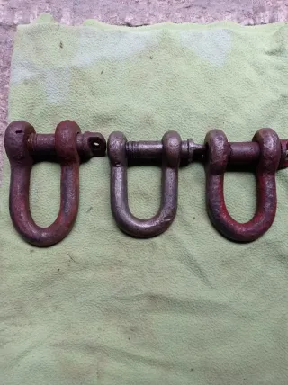 Grilletes grandes de metal