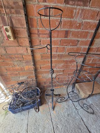 Soporte para macetas de acero