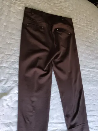 Pantalón tipo legging marrón