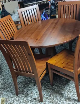Mesa de comedor con 5 sillas