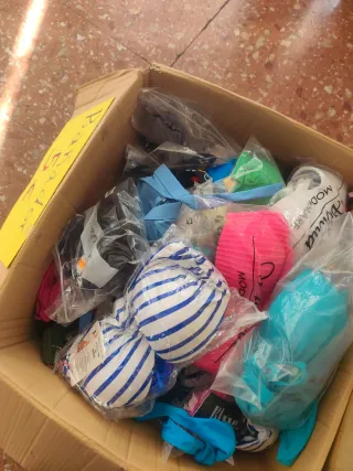 Lote de bikinis azul y blanco