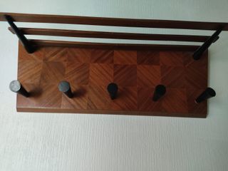 Perchero de pared madera y plástico