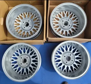 4 Llantas BBS 15" mas tapas Golf G60