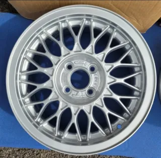 4 Llantas BBS 15" mas tapas Golf G60