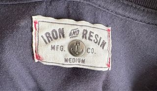 Camiseta Iron and Resin.