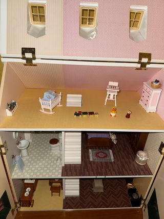 Casa de muñecas de madera