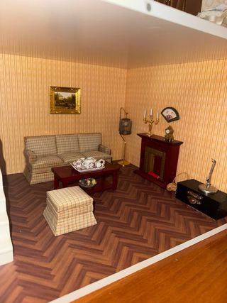 Casa de muñecas de madera