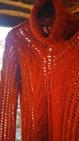 Jersey Mango punto calado cuello alto