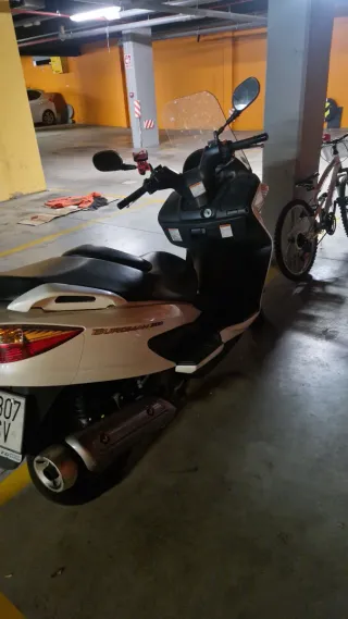 Suzuki Burgman 200 Scooter Blanco 2013 pegatina C