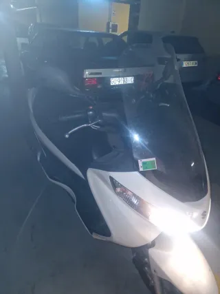 Suzuki Burgman 200 Scooter Blanco 2013 pegatina C