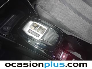 Peugeot 2008 Allure Hybrid eDCS6 100 kW (136 CV)