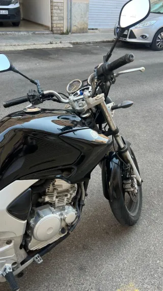 Yamaha YBR 250 cc Moto