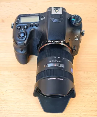 Cámara Sony Alpha 77 II + Objetivo Zeiss 16-80mm