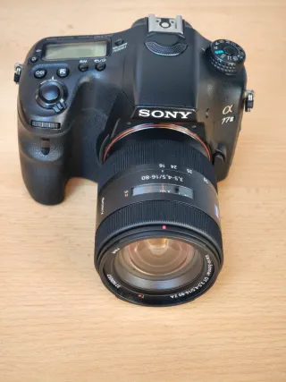 Cámara Sony Alpha 77 II + Objetivo Zeiss 16-80mm