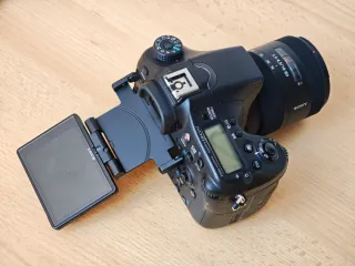 Cámara Sony Alpha 77 II + Objetivo Zeiss 16-80mm