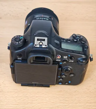 Cámara Sony Alpha 77 II + Objetivo Zeiss 16-80mm