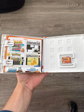 Nintendo 3DS XL con due giochi
